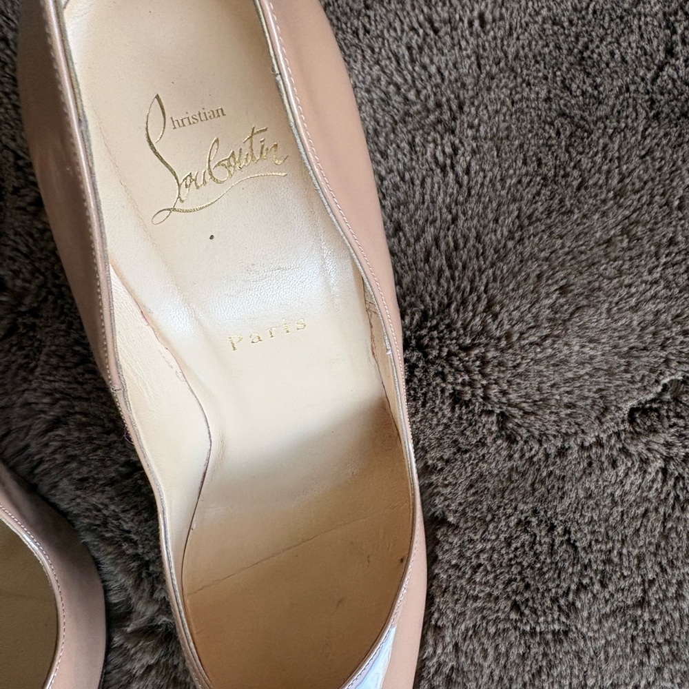 Christian Louboutin So Kate Nude Patent Pointed-Toe Pumps - Picture 11 of 13